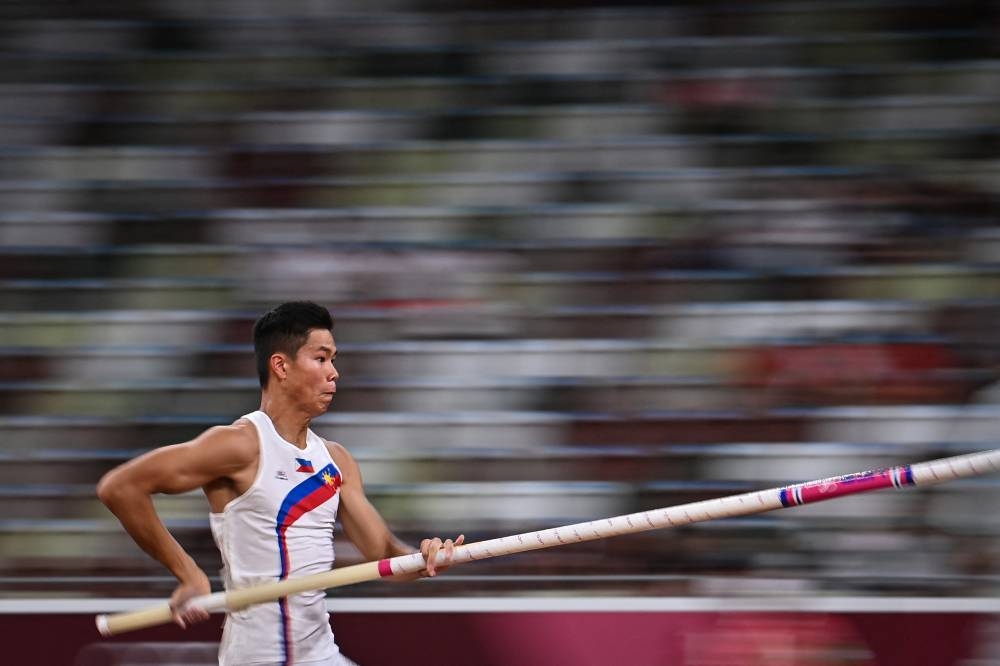 EJ Obiena captures SEA Games pole vault gold anew, resets record