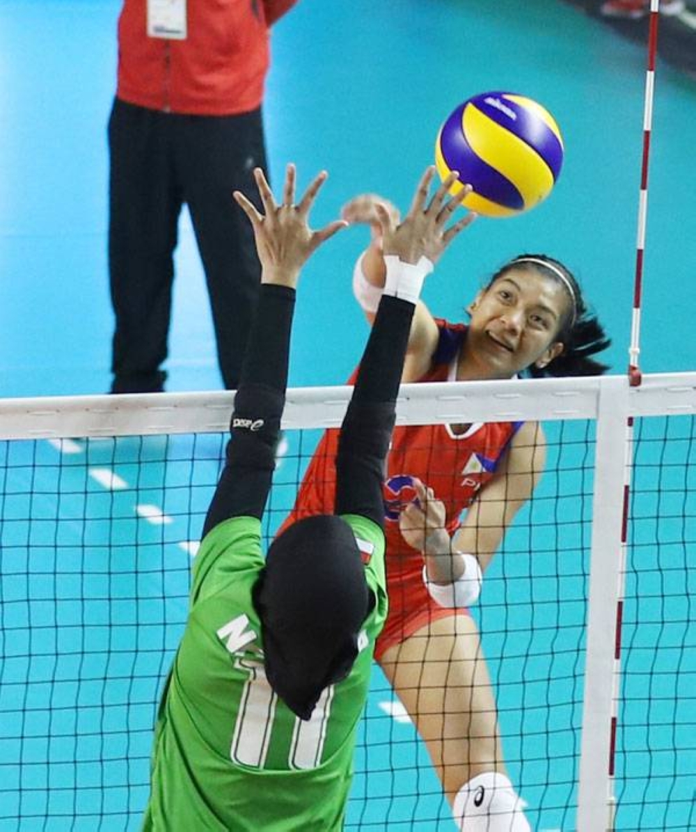 Alyssa Valdez menyerang saat pertandingan Filipina-Indonesia di Asian Games 2018 di Jakarta, Indonesia.  FOTO KONTRIBUSI