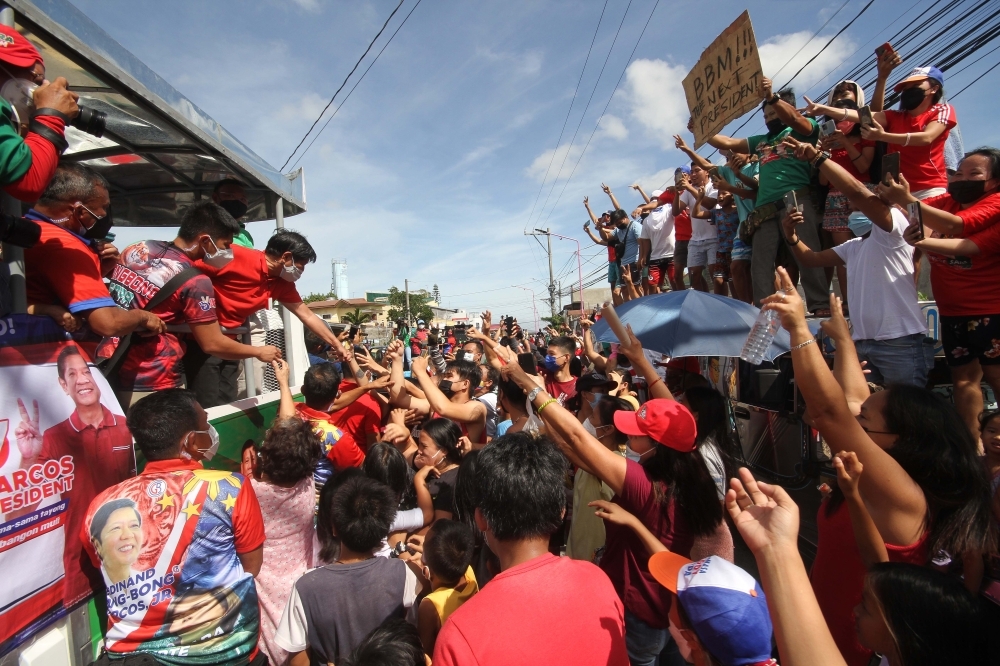 Supporters of presidential aspirant  Ferdinand 