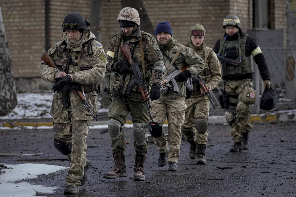 Ukrainian servicemen walk in Irpin, on the outskirts of Kyiv, Ukraine, Tuesday, March 8, 2022. AP PHOTO