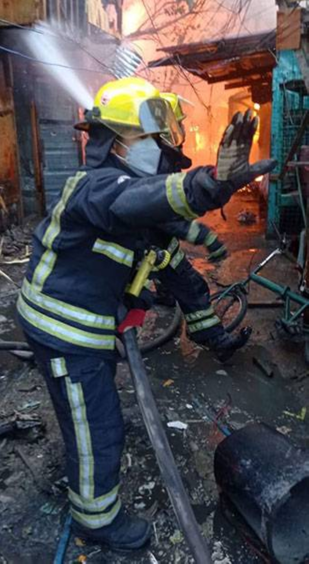 Gordon deploys 15-man Red Cross team to Baseco compound fire | The ...