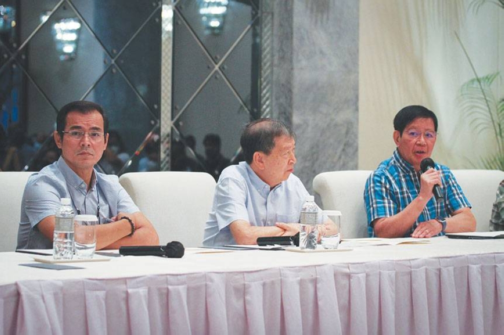 FIGHT TO FINISH Presidential candidates (from left) Manila Mayor Francis ‘Isko Moreno’ Domagoso, former national security adviser Norberto Gonzales and Sen. Panfilo ‘Ping’ Lacson. PHOTO BY J. GERARD SEGUIA