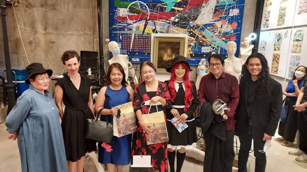 Ambasadorka Jana Dedeeva se připojila k umělcům RUR, stejně jako místostarostka Naga Cecilia de Asis a manželka starosty města Marion Eloisa Escueta Legacion.