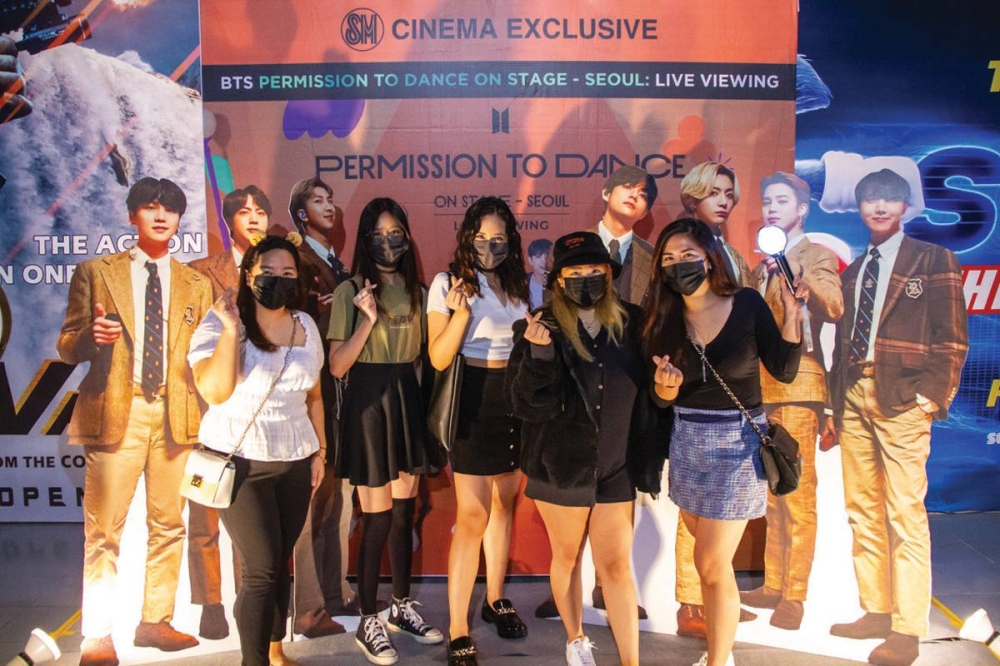 방탄소년단의 '댄스 투 댄스' 콘서트와 세븐틴의 Power of Love - The Movie 콘서트는 최근 SM 시네마에서 열린 K팝 단독 행사였다.