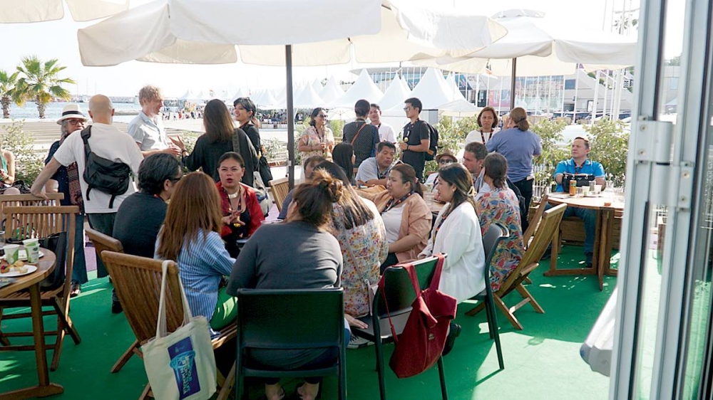 Ever innovative, Diño started the Happy Hour trend at Cannes by welcoming festival participants to the pavilion everyday at 4 p.m. where delegates from different countries
can really discuss possibilities of partnerships and investments.