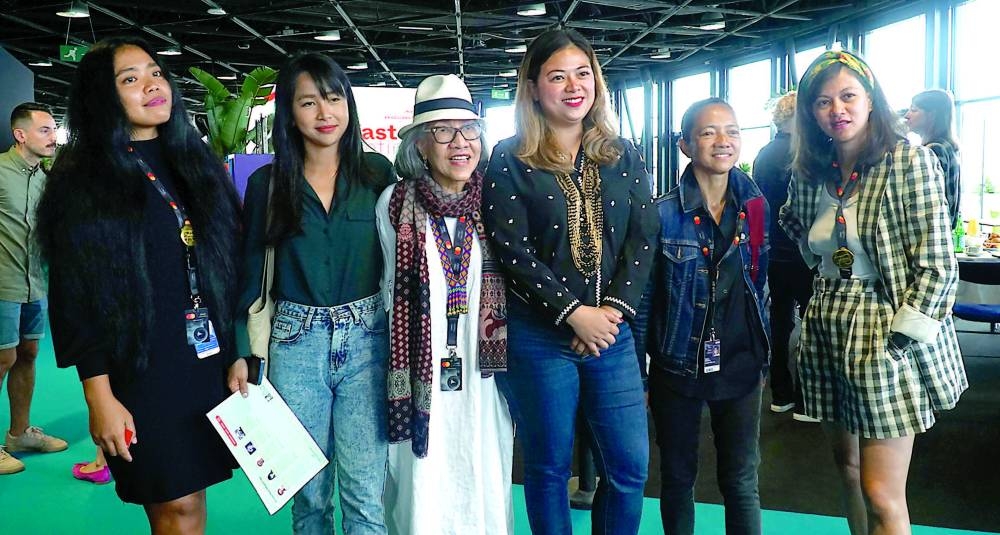 With Undersecretary Liza Diño (third from right) at the helm of FDCP, Filipino filmmakers and producers — wherever in the world they may be — can count on the government’s
help to bring their titles to the biggest international film festivals, such as the just concluded 75th Cannes Film Festival. There, the Philippine agency in charge of promoting
local movies abroad organized a networking breakfast meeting for the country’s delegates, among them (from left) US-based producer Cecilia Mejia of Remedias Productions,
Pamela Reyes of Create Cinema, Inc. and the ‘Birdshot’ fame, Switzerland-based mother and daughter producer and director tandem Evelyn Vargas (third from left) and Bianca
Zialcita (extreme right), and box office director and Spring Films producer Joyce Bernal (second from right).