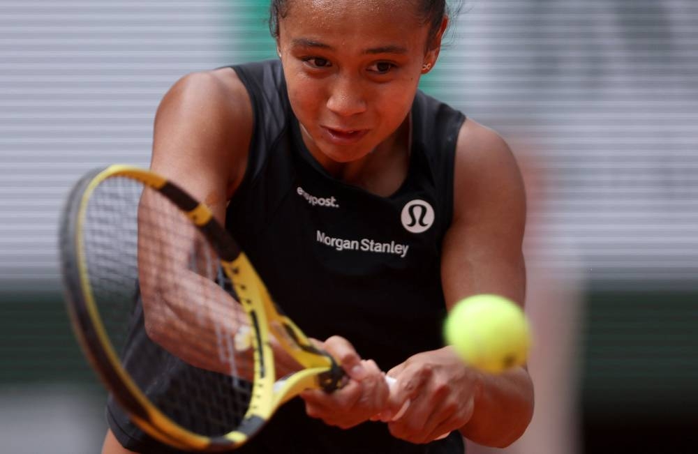 Fernández a cuartos de final del Abierto de Francia por primera vez