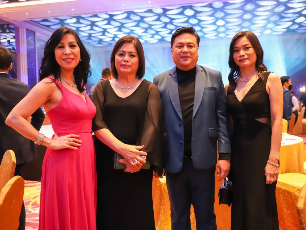  (From left) The Manila Times President and COO Blanca Mercado, Mary Go Simisim, Miss World Philippines national director-franchise holder Arnold Vegafria and Nancy Go.