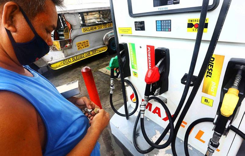 A jeepney driver gets gas up at a gasoline station along Sta. Cruz Avenue in Manila, on 7 June 2022. Oil firms announced another round of fuel price hikes, as Caltex, Flying V, Petron, Pilipinas Shell and Seaoil, said that they will hike prices per liter of gasoline by P2.70, diesel by P6.55 and kerosene by P5.45 pesos. The adjustments will take effect at 6am on Tuesday, June 7. (PHOTO: MIKE ALQUINTO
