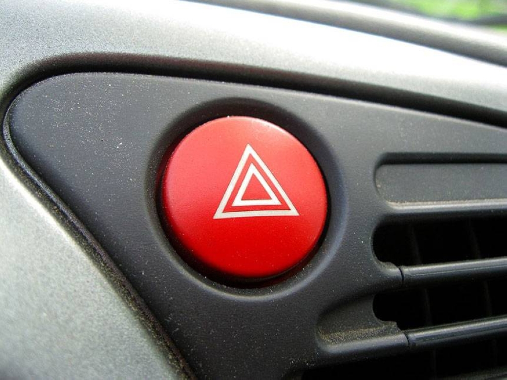 How To Stop Hazard Lights From Flashing Red Homeminimalisite Com