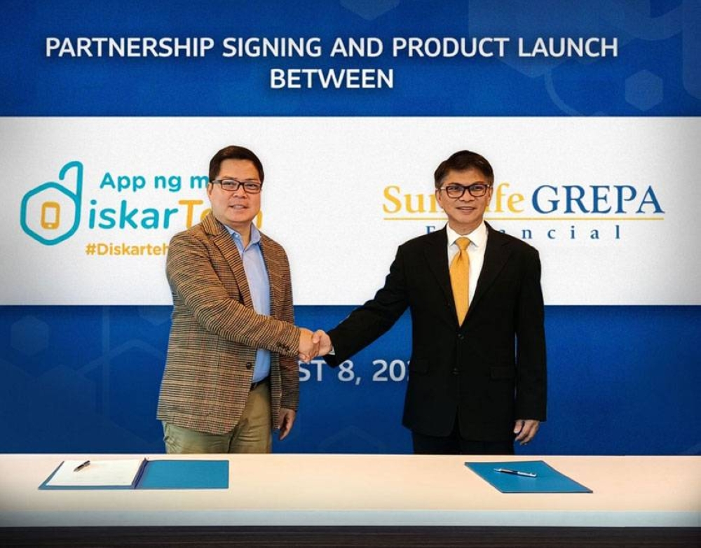 The agreement was signed by Lito Villanueva, RCBC Executive Vice President and Chief Innovation and Inclusion Officer (left);  and Sun Life Grepa Vice President for Affinity Marketing Joen Songco (right).  CONTRIBUTED PHOTO