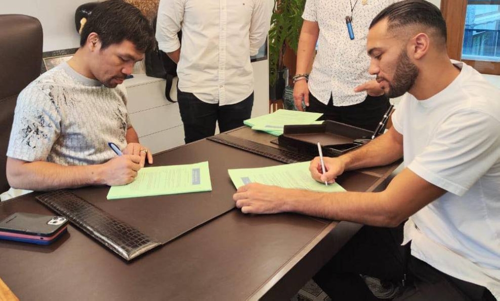 Former senator and eight division world champion Manny Pacquiao (left) and unbeaten lightweight contender Jaber Zayani (right) simultaneously signs their respective contracts for an 8-round exhibition match on February 2023 in Riyadh, Saudi Arabia. JABER ZAYANI PHOTO