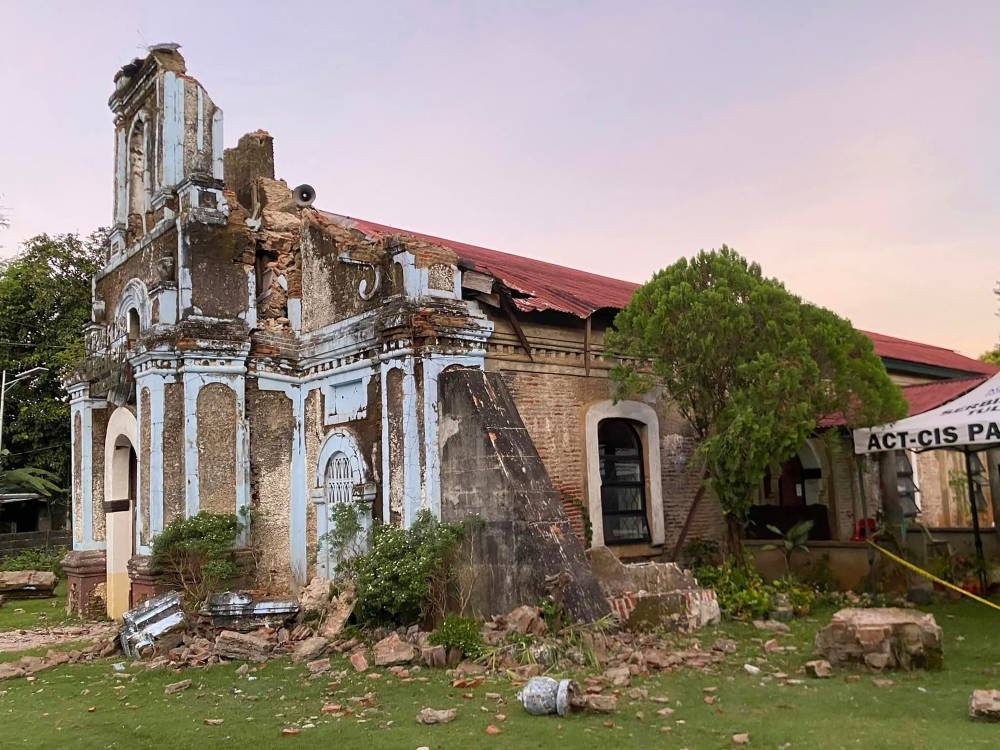 This handout photo taken on October 26, 2022, courtesy from the Facebook page of parish priest Christian Edward Padua, shows a damaged church of the Iglesia Filipina Independiente in La Paz town, Abra province, north of Manila, a day after a 6.4-magnitude quake struck the province October 25. (Photo by Handout / Christian Edward Padua / AFP) 