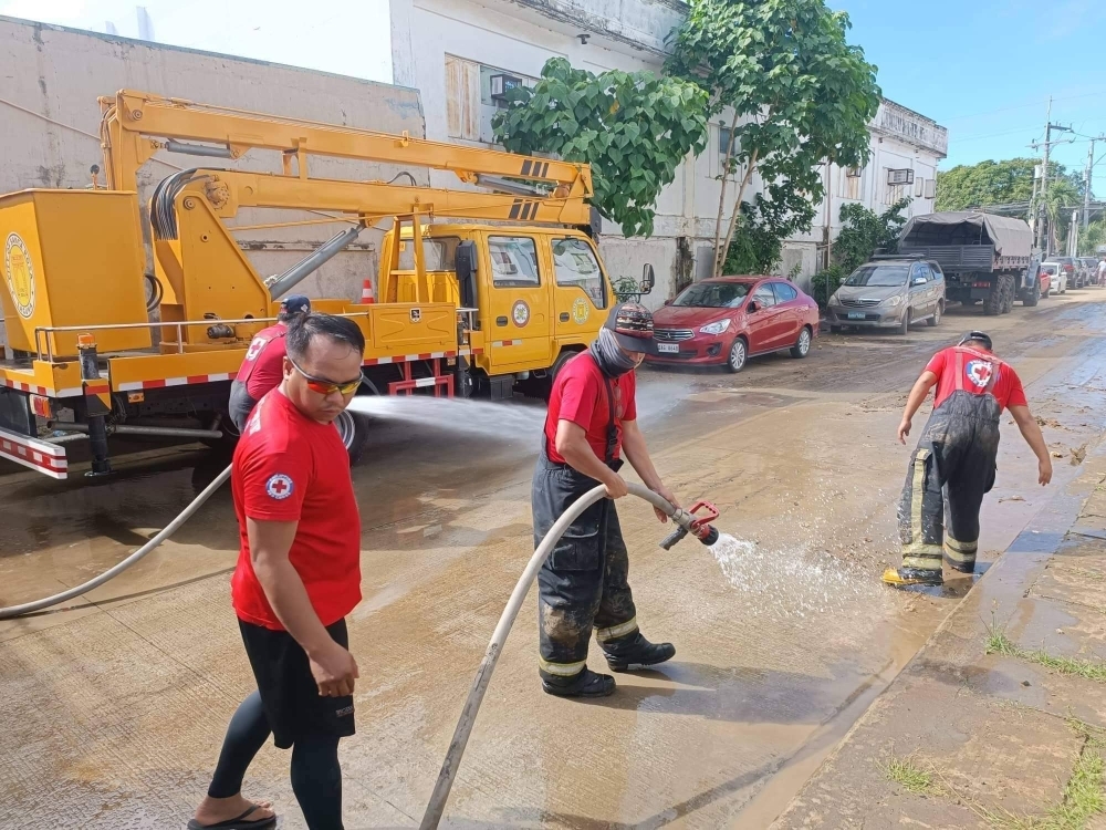 Red Cross volunteers clean schools inundated by mud in Laguna | The ...