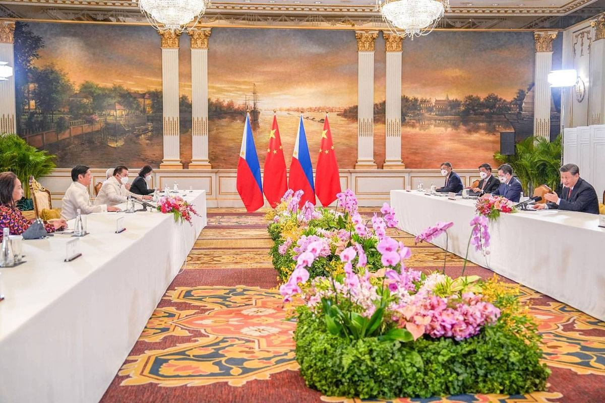  President Ferdinand R. Marcos Jr. and Chinese President Xi Jinping met for the first time on 17 November 2022 on the sidelines of the APEC Economic Leaders Meeting in Bangkok. It was their first face-to-face meeting after a phone call on 18 May 2022. Photo from OPS