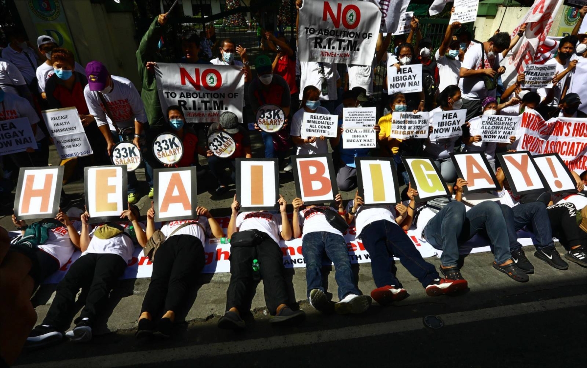 Health workers call for release of benefits | The Manila Times