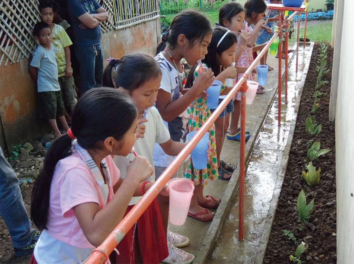 Daily tooth-brushing in Philippine schools, like this elementary school in Guihulngan City, Negros Oriental, was pioneered by the foreign-funded Fit for School project. PHOTO BY MARIT STINUS-CABUGON