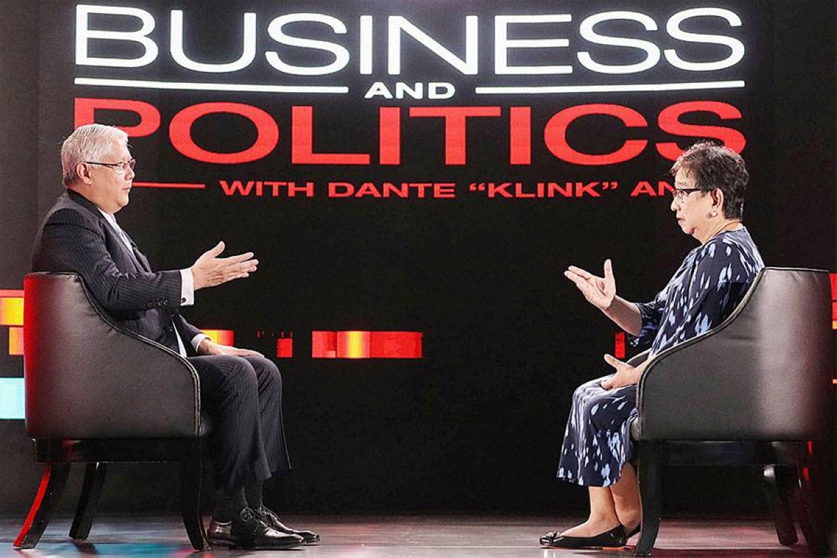 MARITIME TALK The Manila Times Chairman and CEO Dante ‘Klink’ Ang 2nd interviews maritime expert Brenda Pimentel on Saturday, Nov. 26, 2022. PHOTO BY J. GERARD SEGUIA