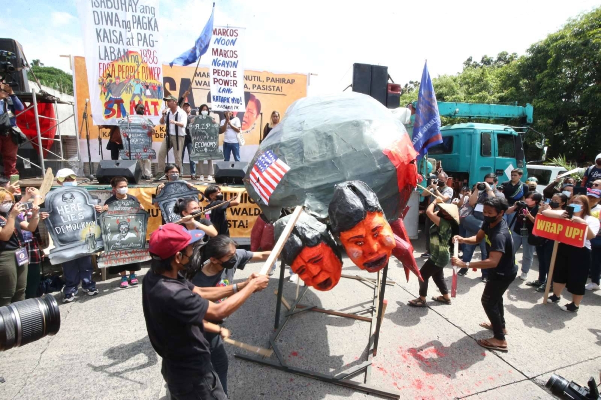 Protesters gather at EDSA on Saturday to mark the 37th anniversary of the People Power Revolution. PHOTO BY RENE H. DILAN