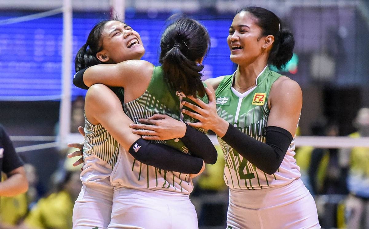 TITLE FAVORITES The De La Salle University Lady Spikers celebrate their win against the University of Santo Tomas Lady Tigresses on Wednesday, May 3, 2023, in the UAAP Season 85 women’s volleyball semifinals at the Araneta Coliseum. UAAP PHOTO