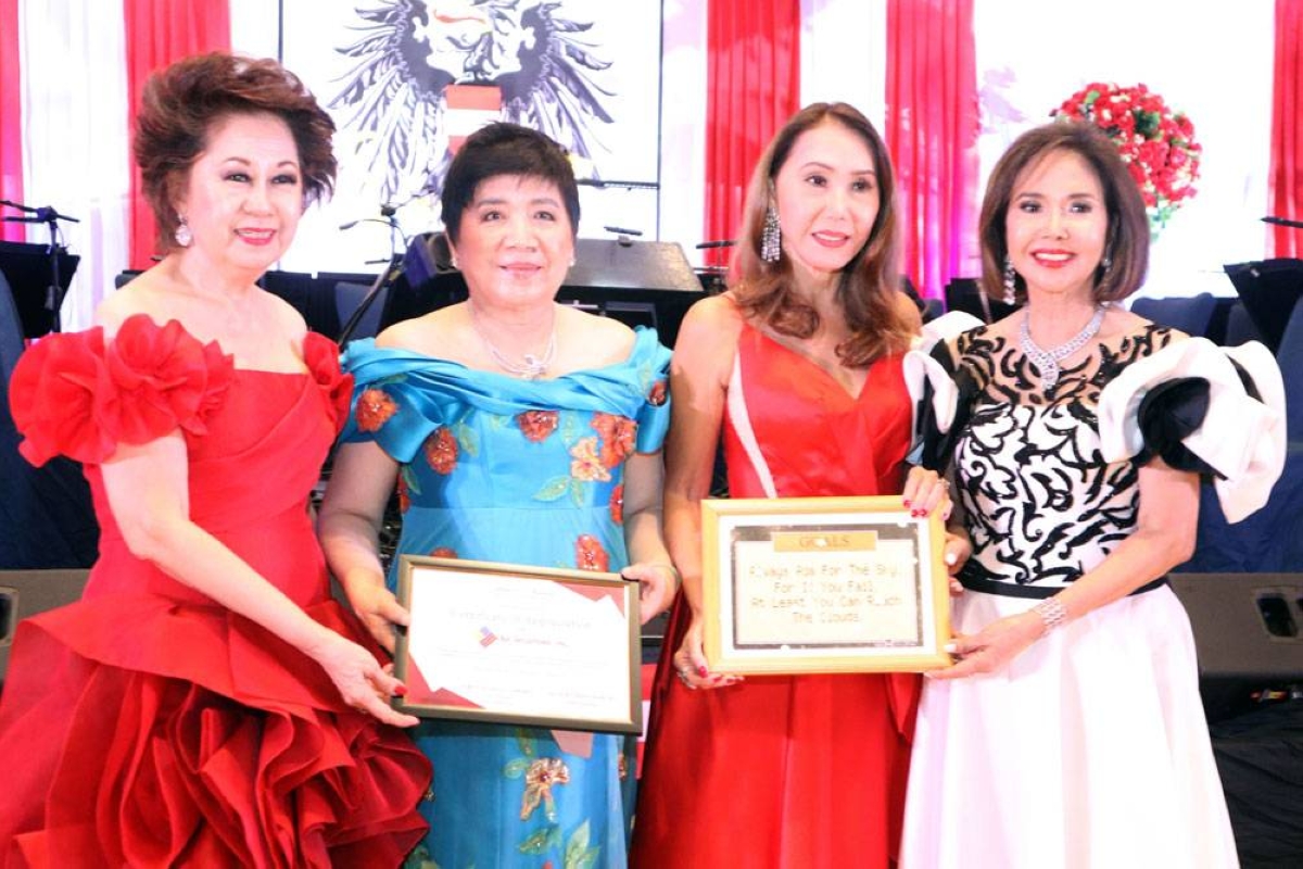 Pres. Olga Martel, Consul Betty Chua, Agnea Huibonhoa, Chair Fortune Ledesma