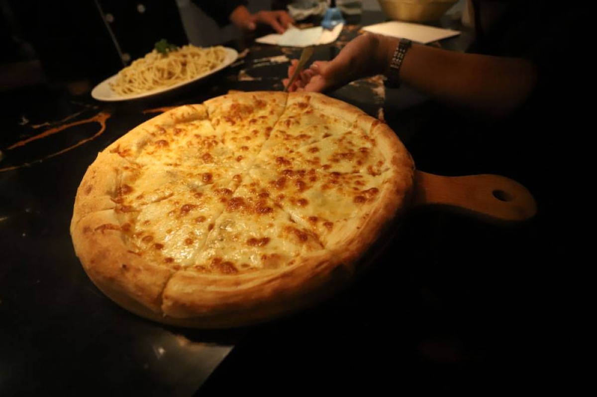 Pavarotti’s menu gets more extensive with addition of new items to its best-selling pizzas. PHOTOS BY JOHN ORVEN VERDOTE
