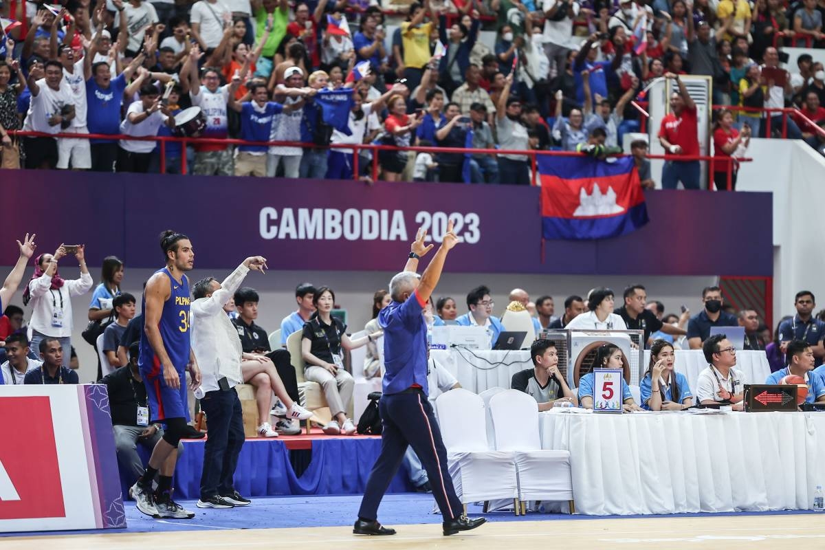 Gilas Pilipinas celebrates after reclaiming the gold medal in the 32nd Southeast Asian Games men’s basketball on Tuesday, May 16, 2023, in Phnom Penh, Cambodia. PHOTO BY RIO DELUVIO