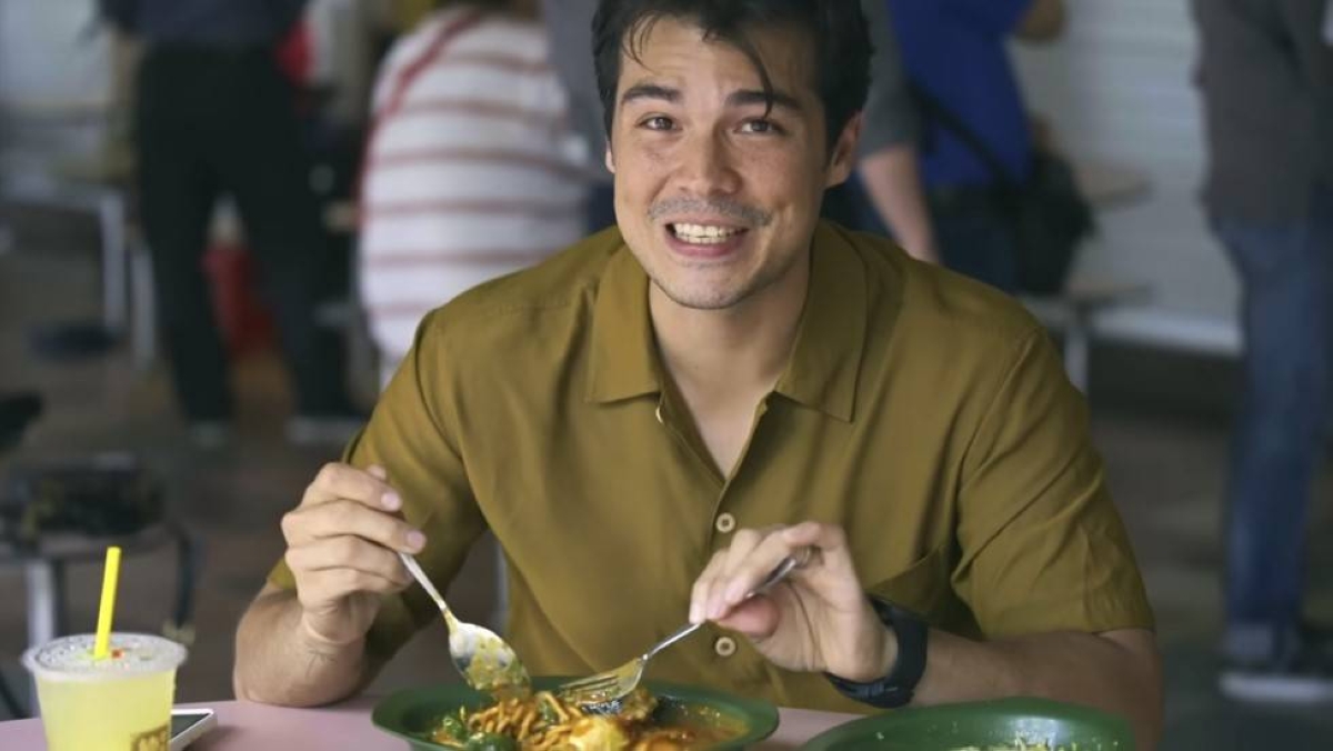 In one Featr episode, Erwan Heusaff goes on a mission to find the best noodles Singapore has to offer.