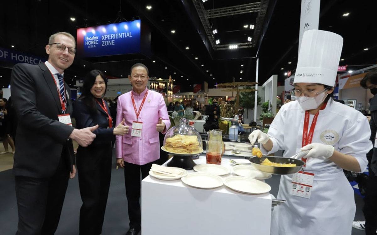 (From left) Mathias Kuepper, managing director and VP Asia-Pacific of Koelnmesse; Arada Fuangtong, deputy director-general of Thailand’s Department of International Trade Promotion; and Khun Sanan Angubolkul, chairman of the Thai Chamber of Commerce at the Thaifex-Horec Xperiential Zone.