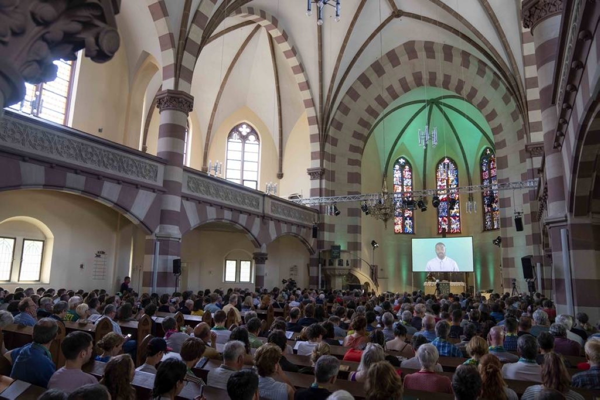 Hundreds attend chatbot-led church service in experiment | The Manila Times