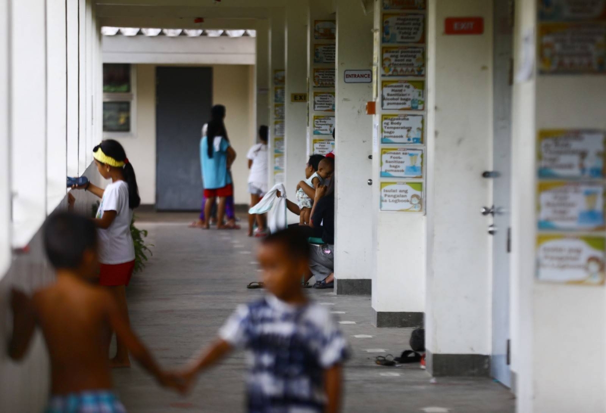 Congestion, lack of toilets, water ail Mayon evacuees - Vimarsana News