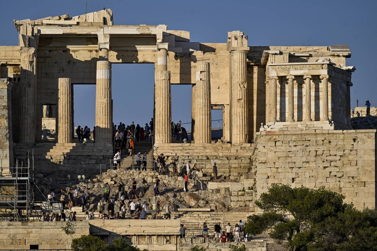 'Overwhelming' Acropolis queues a challenge for visitors - Vimarsana News