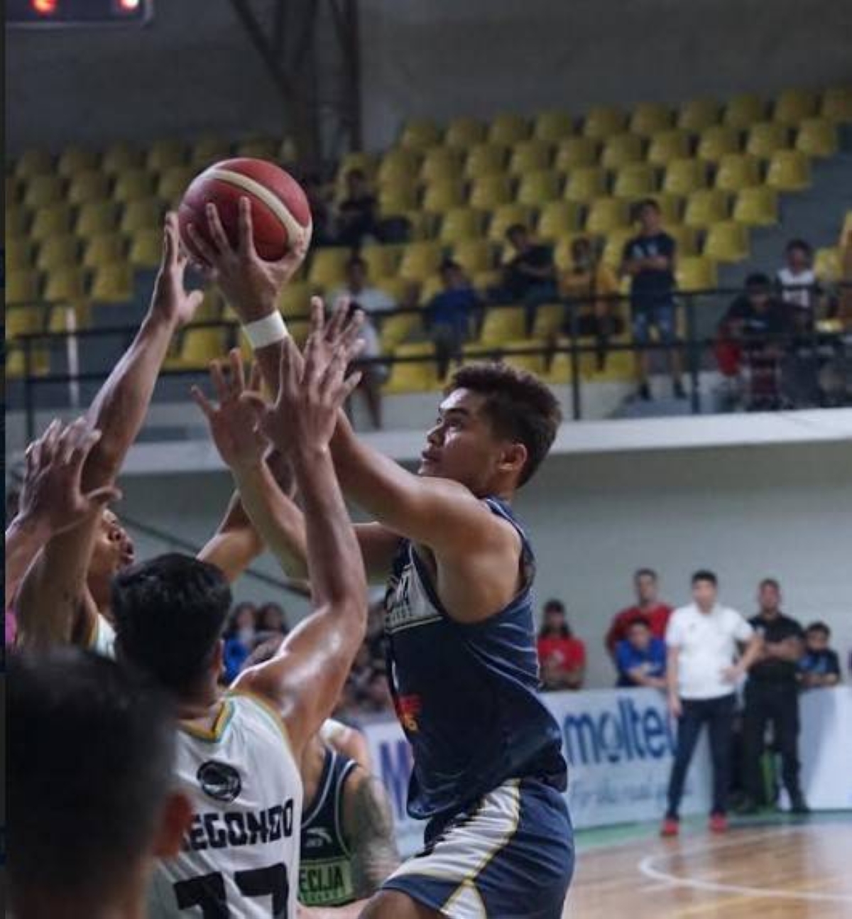 Sherwin Concepcion of Nueva Ecija attacks the defense of Negros in the MPBL on Friday at the Baliwag Star Arena in Bulacan. MPBL PHOTO