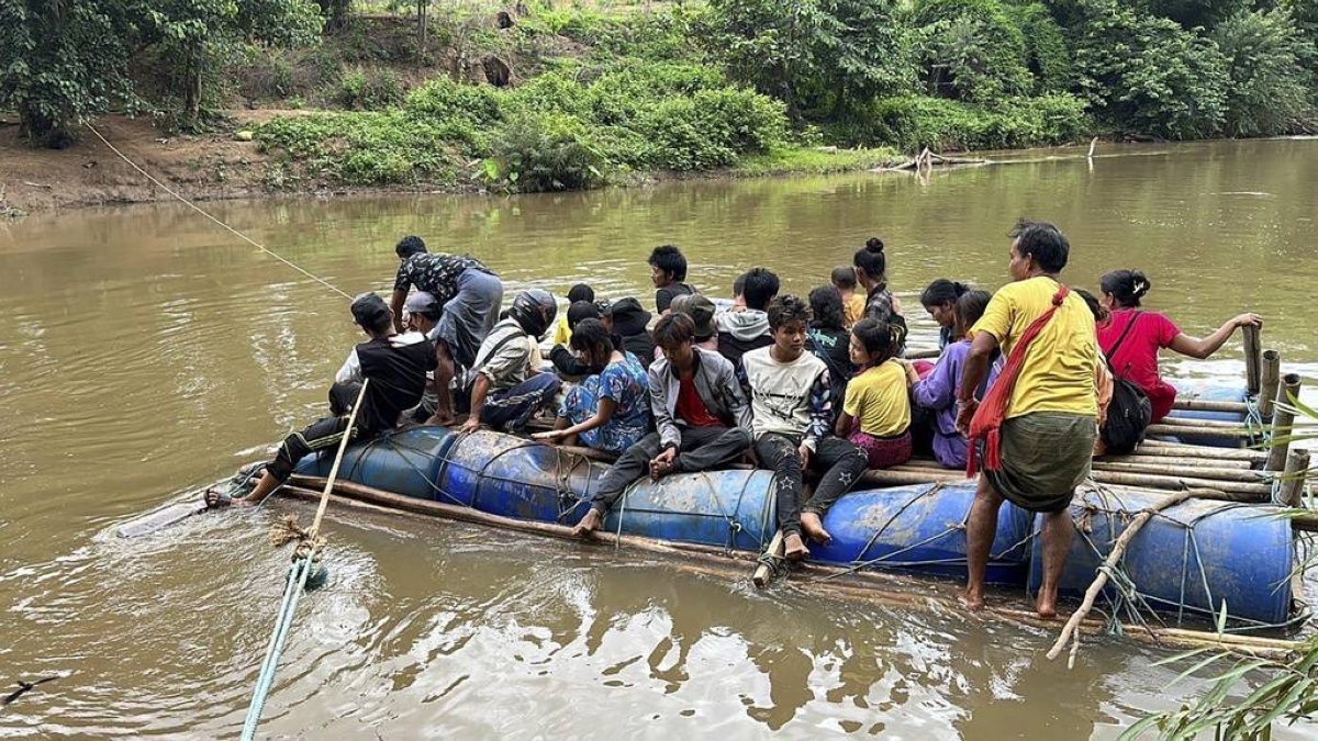 Myanmar govt-aligned militia defect to rebels - Vimarsana News