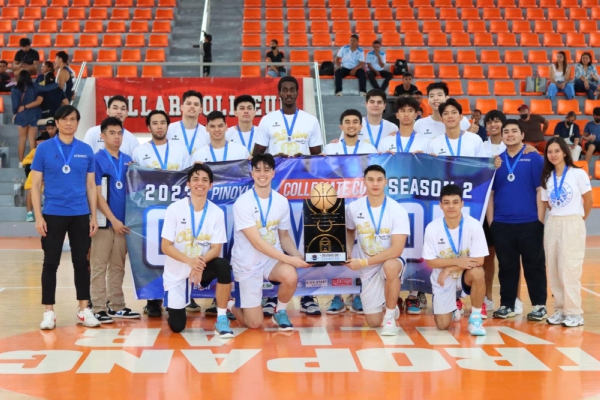 SEASON FAVORITE The Ateneo team poses with the trophy after ruling the Pinoyliga Collegiate Cup on Thursday, June 29, 2023, at the Villar Coliseum in Las Piñas City. CONTRIBUTED PHOTO