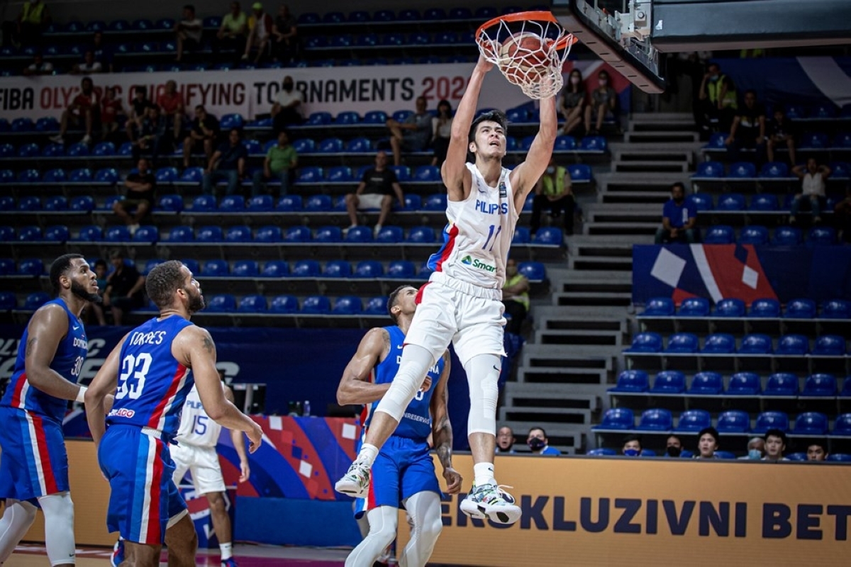 READY TO SHINE Kai Sotto of the Philippines dunks the ball in a game against the Dominican Republic on July 2021.FIBA.BASKETBALL PHOTO