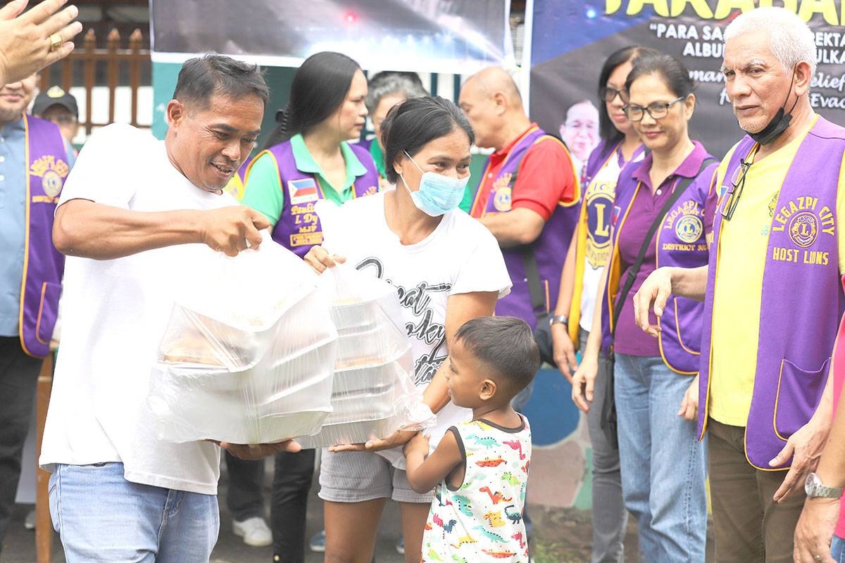 Mayon evacuees get another 1K tents | The Manila Times - Vimarsana News