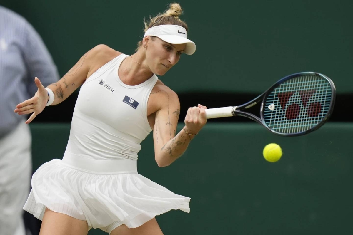 HISTORIC WIN Czech Republic’s Marketa Vondrousova returns a shot against Tunisia’s Ons Jabeur during the women’s singles final on Day 13 of the Wimbledon tennis championships in London, Saturday, July 15, 2023. PHOTO BY ALASTAIR GRANT/AP