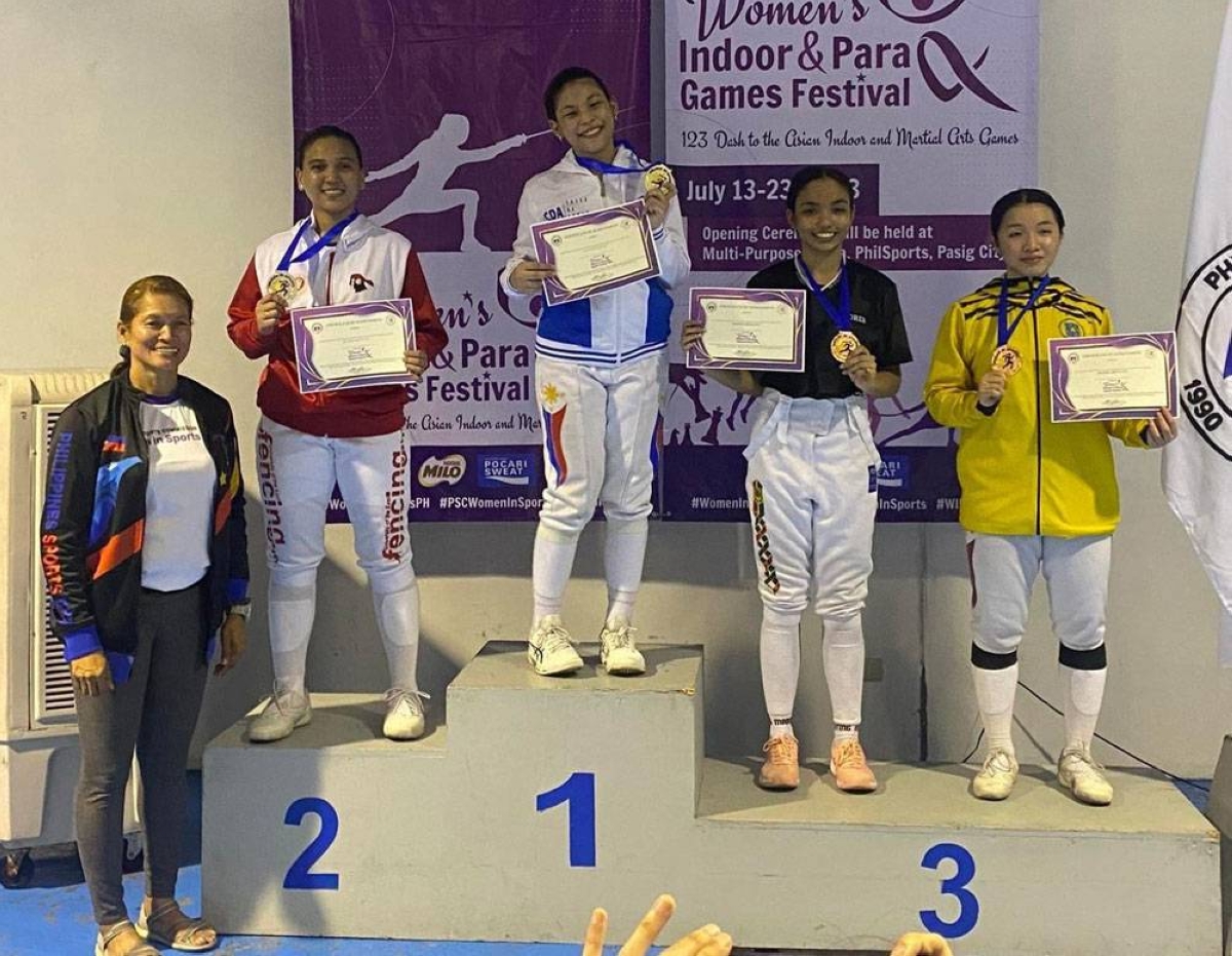 Hannah Belarmino emerges as the top performer as she bags the gold medal in seniors individual foil of the Women’s Indoor and Para Games Festival Sunday, July 16, at the Fencing Hall of the PhilSports Complex in Pasig City. Also in photo are, silver medalist Maricar Matienzo of the national team, Mariel Flores of the University of the Philippine Fencing Club, Ysah Catantan also of the national team, and track and field legend Elma Muros-Posadas. CONTRIBUTED PHOTO