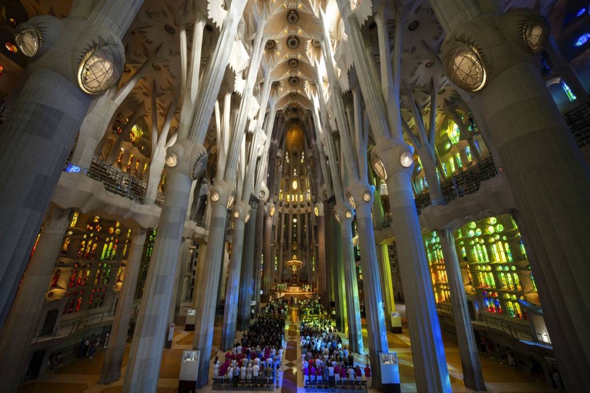 Europe's iconic churches struggle to accommodate both worship and tourism - Vimarsana News