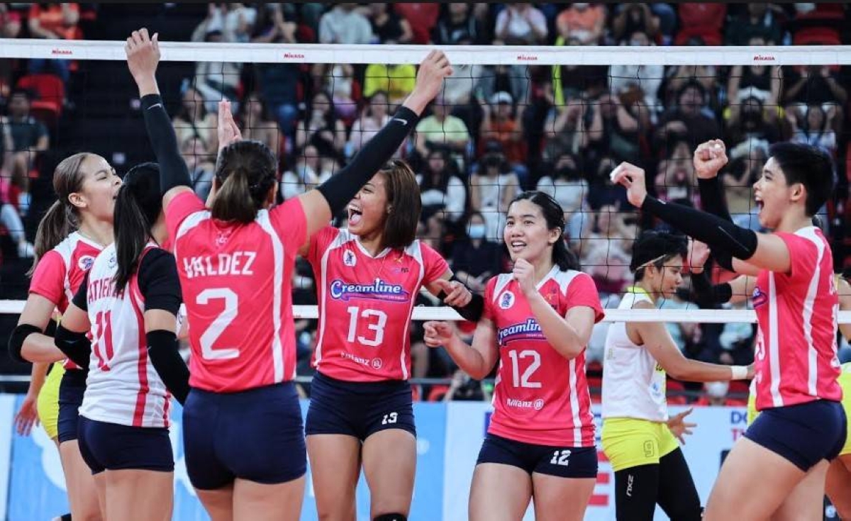 The Cool Smashers react after scoring a point against F2 Logistics in the Premier Volleyball League (PVL) Invitational Conference semifinals at the PhilSports Arena on Thursday, July 20. PHOTO BY RIO DELUVIO