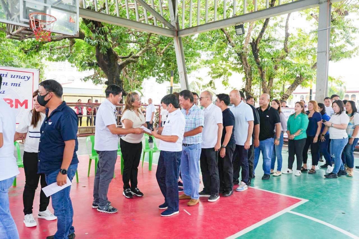Marcos gives aid to 4 provinces | The Manila Times - Vimarsana News