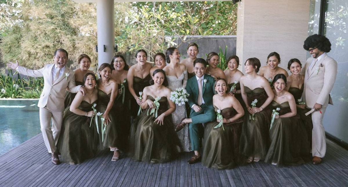 With Salvador’s bridesmaids, among them Kathryn Bernardo, Maine Mendoza, Janella Salvador and Kakai Bautista.