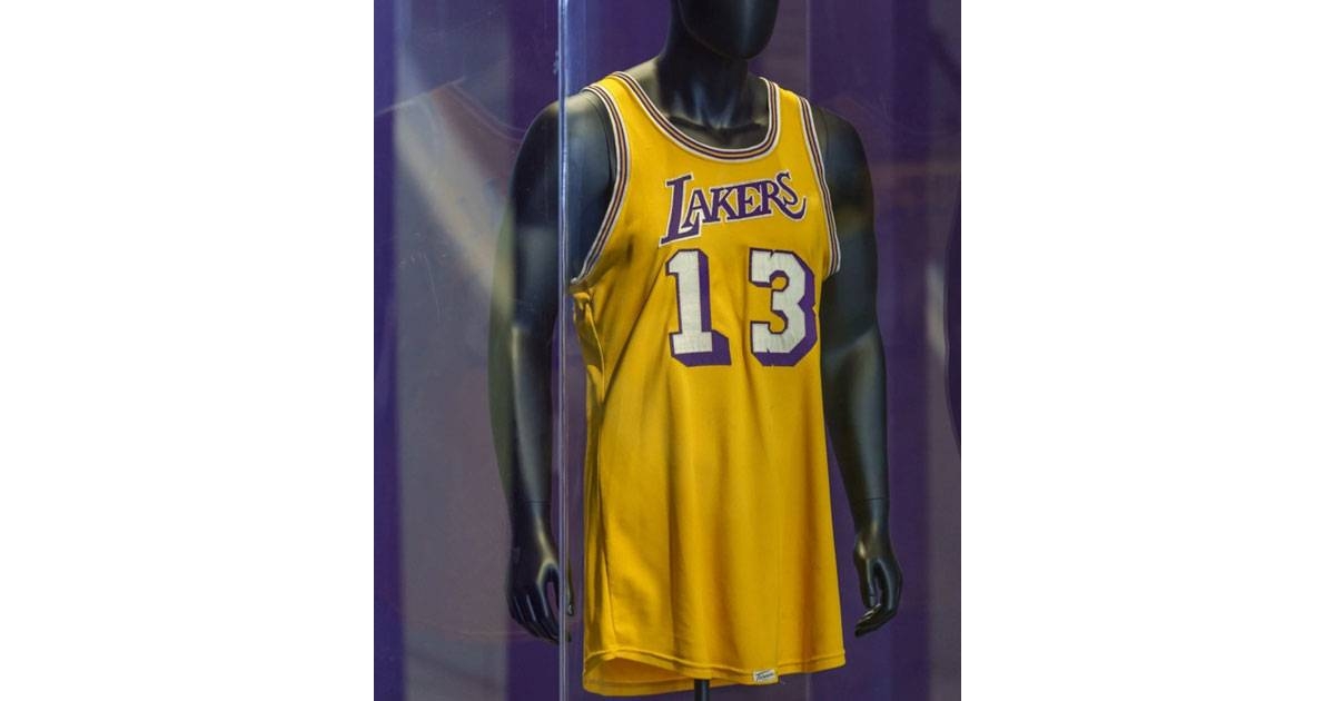 Wilt Chamberlain's 1972 Game 5 Finals jersey expect to draw $4