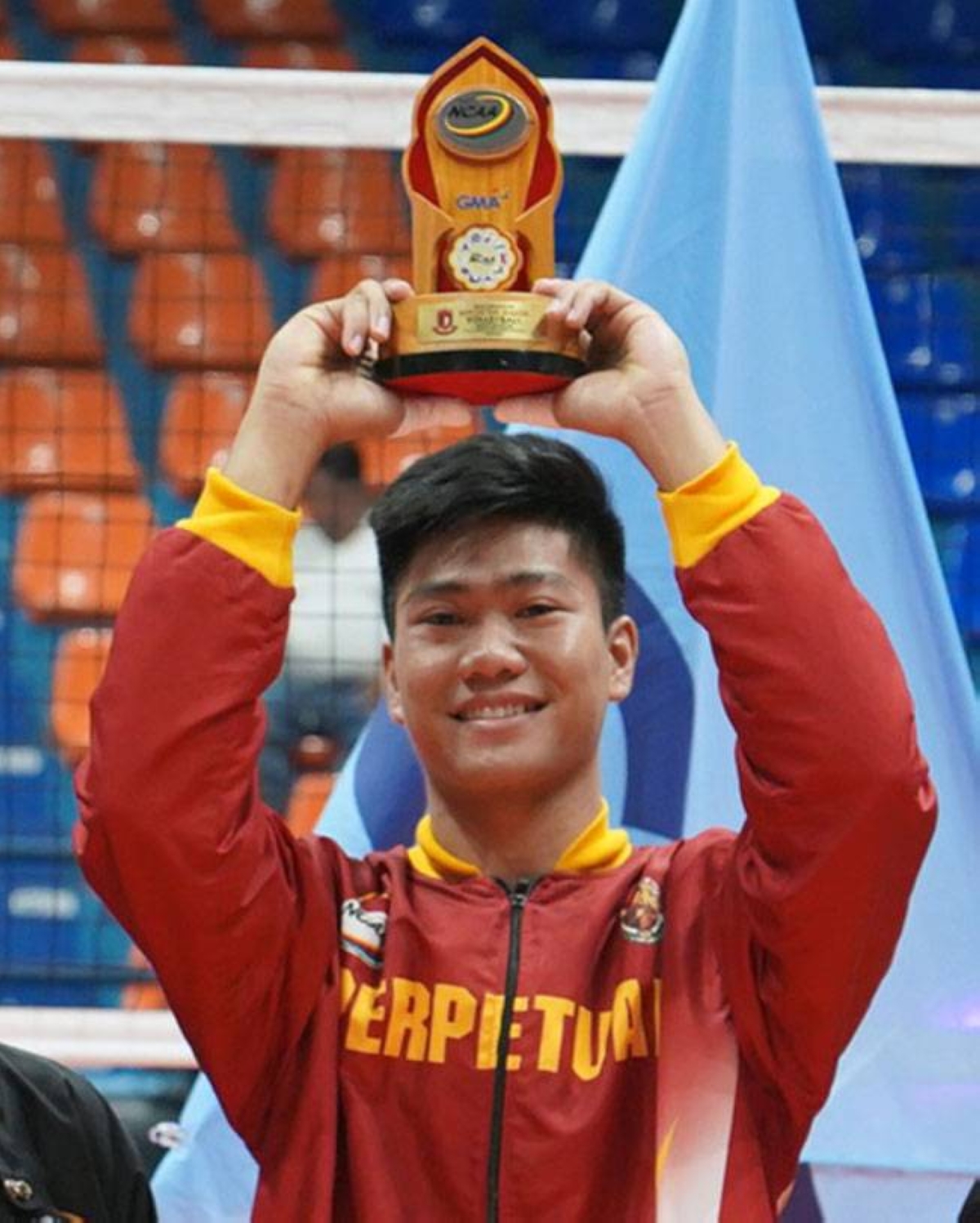 JAPAN-BOUND Louie Ramirez of Perpetual Help raises his NCAA men’s volleyball Most Valuable Player award. PHOTO BY DENNIS ABRINA