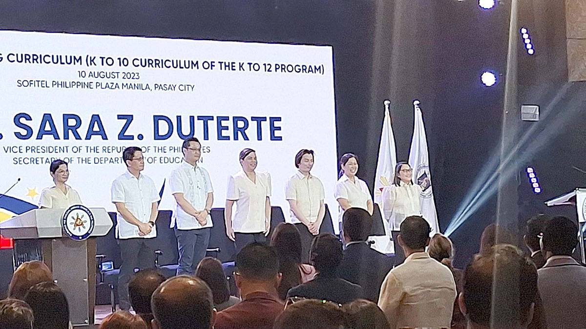 Education officials led by Vice President Sara Duterte during the launch of the new curriculum. PHOTO BY RED MENDOZA