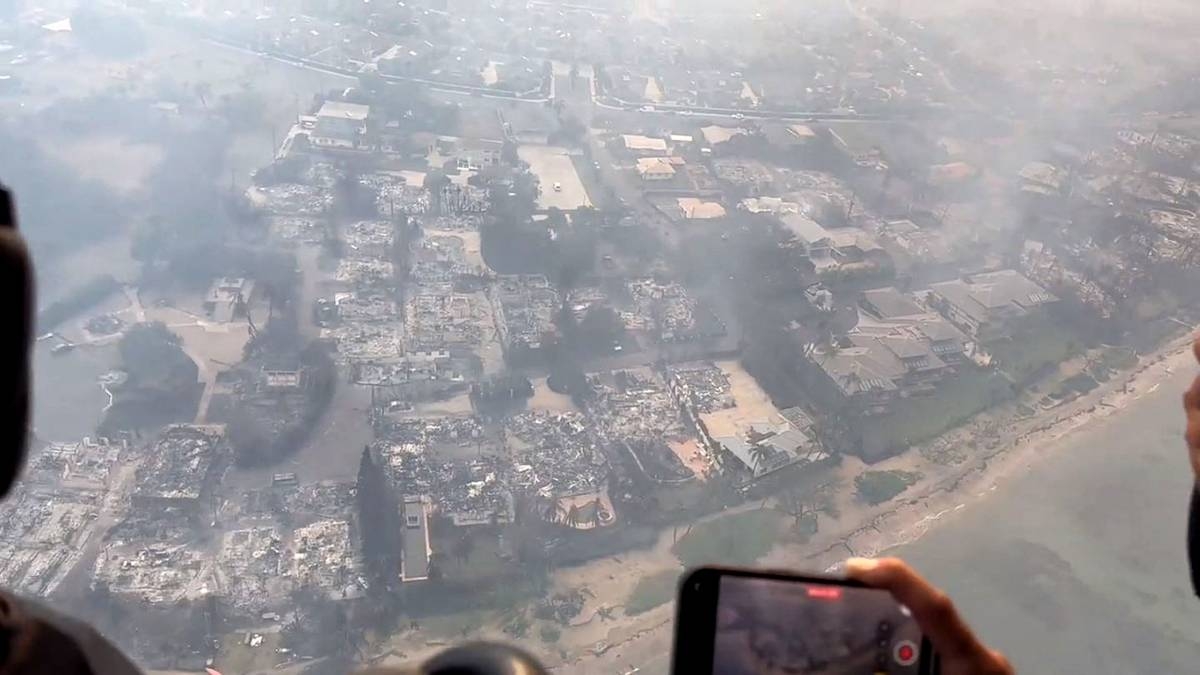 Fast-moving wildfire kills at least 6 as it razes Hawaiian town - Vimarsana News
