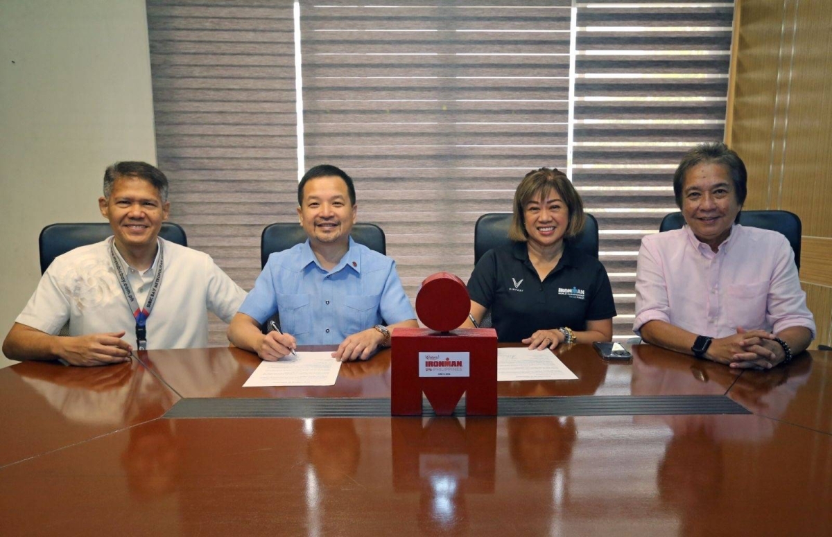 SBMA chairman Jonathan Tan and The Ironman Group PH regional director Princess Galura (second and third from left, respectively) pose after signing the contract for the 11th staging of The Ironman Philippines and IM 70.3 on June 9, 2024 in Subic. With them are SBMA senior deputy administrator Atty. Ramon Agregado (left) and SBMA director Raul Marcelo. CONTRIBUTED PHOTO