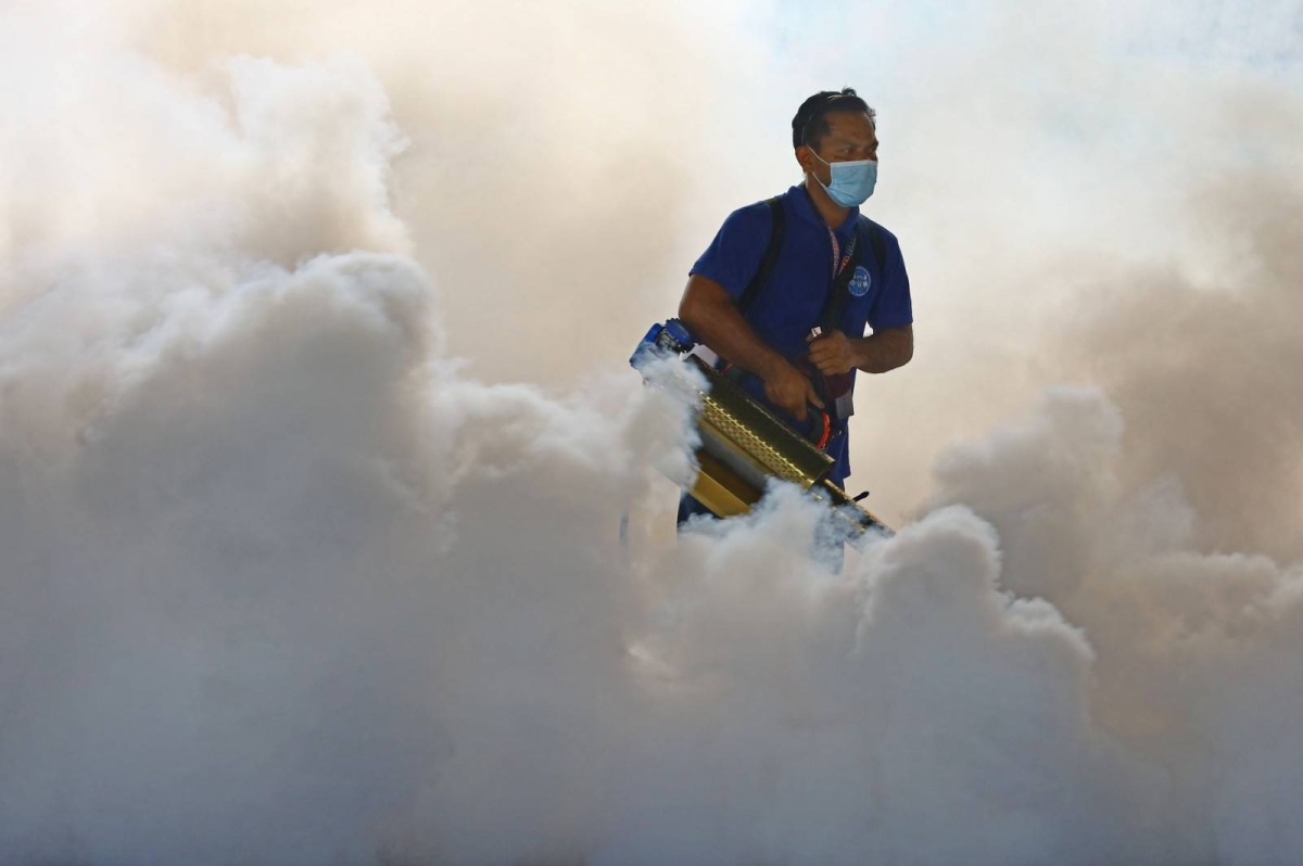 Fogging operations conducted in Manila public school before opening of ...