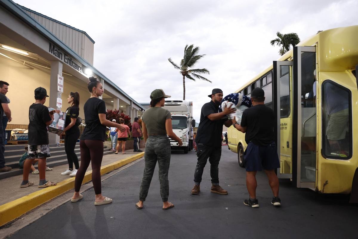 Hawaii star chefs mount massive operation to feed fire survivors - Vimarsana News